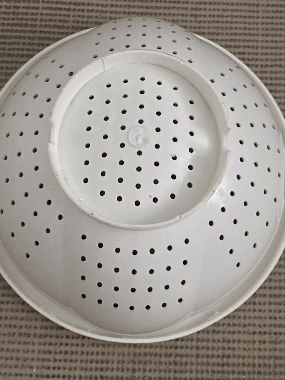 White Plastic Large Colander w/ Handles, Reusable Stain Resistant. 12 inches.